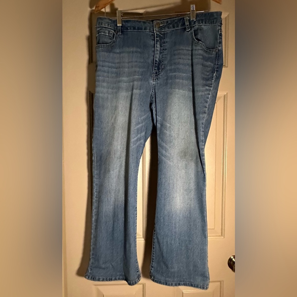 d. Women's Blue Jeans